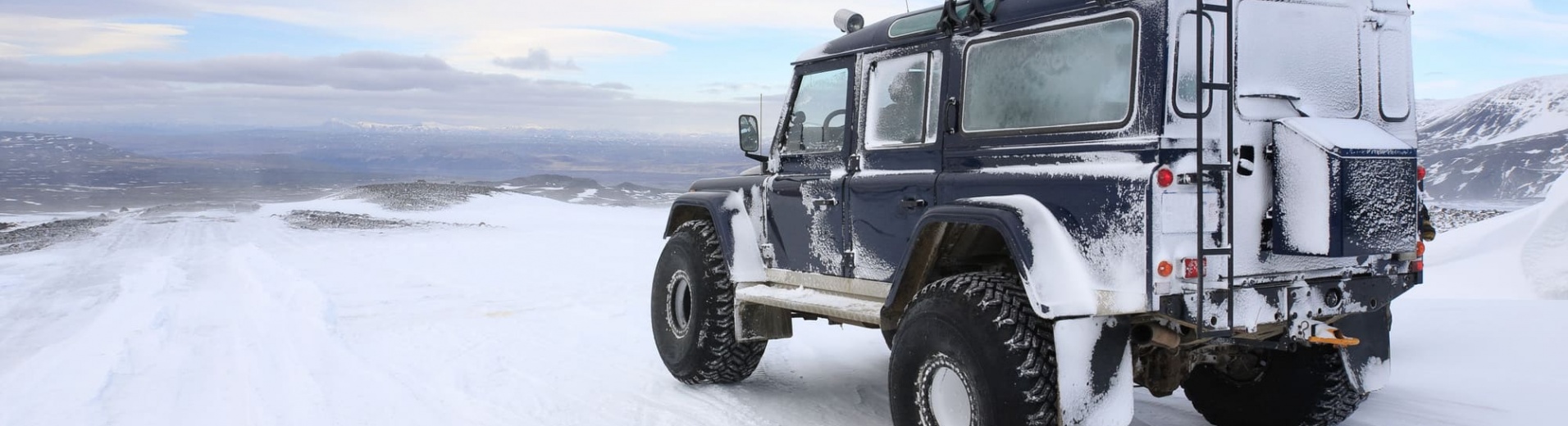 jeep on top of Landjokull Glacier in Iceland